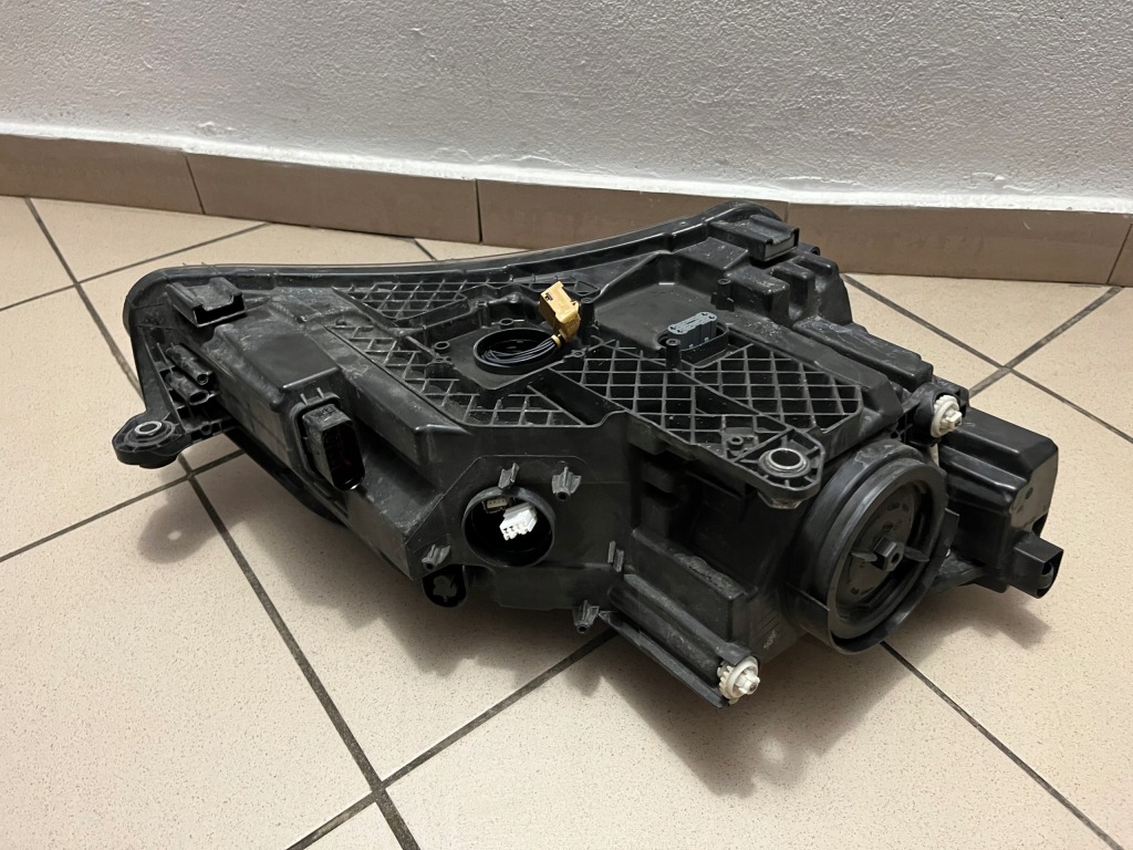 фото №16, Skoda superb iii 3 ксенон 3v1 лампа передняя перед левая