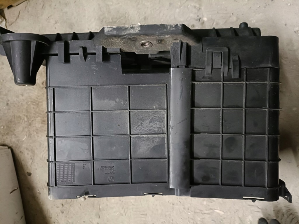 фото №4, Корпус аккумулятор audi a38p 1k0915333