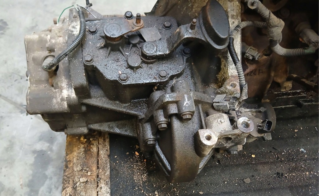 Chrysler voyager iv 2.5crd двигун комплектний  коробка передач enj 2004r в Україні