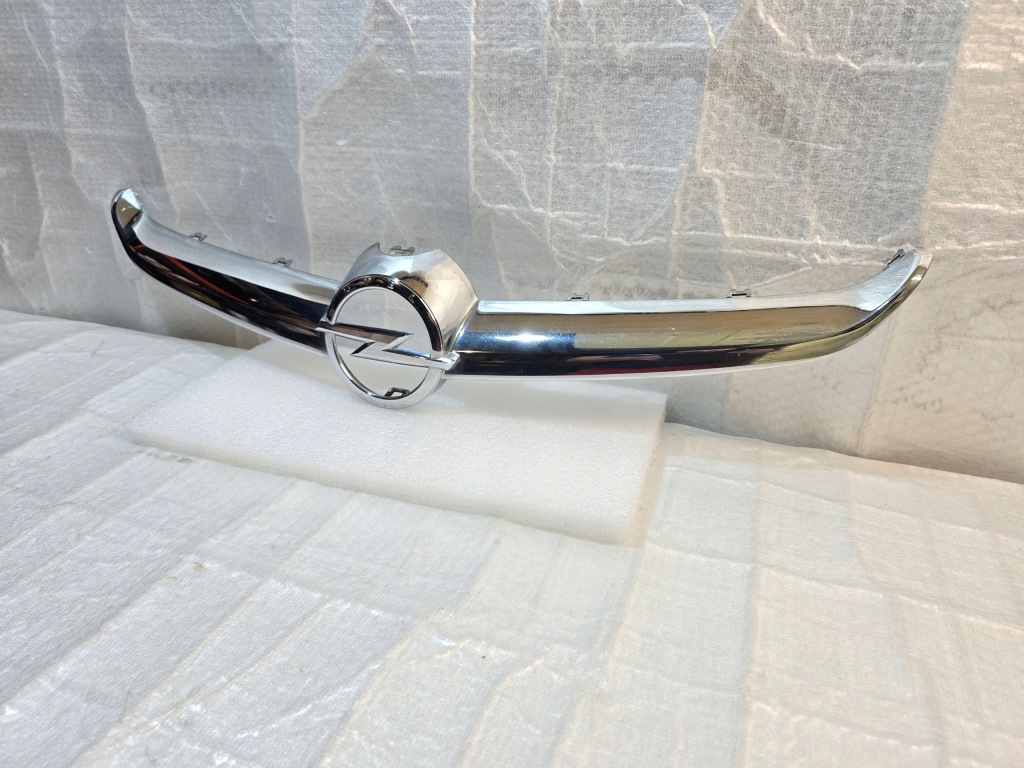 Opel astra j рестайлінг  молдинг хром решітка Оригінал