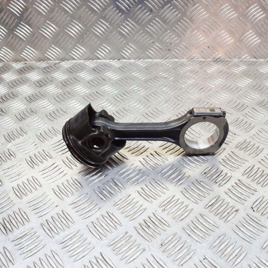 фото №1, Mercedes-benz c w205 2018 поршень