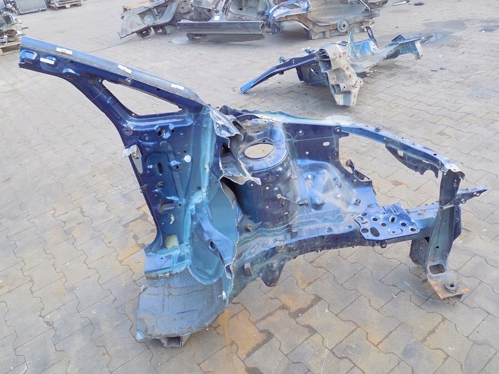 фото №5, Toyota avensis verso 2004r четверть левая перед