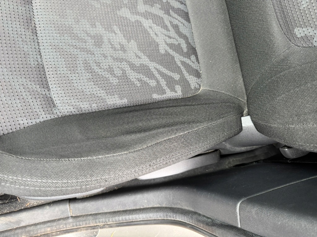 Сидіння лівий передній водія велюровий peugeot 3008 1 09- європа Зі Шроту