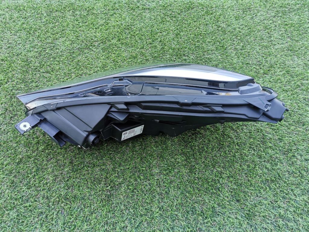 Tesla 3 y рестайлинг  фара правый  перед full led cała! Цена