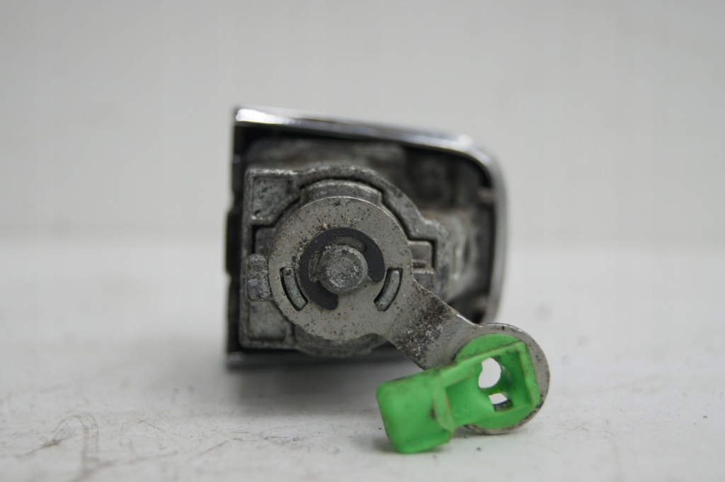 Navara d23 np300 вкладка + жало хром в Украине