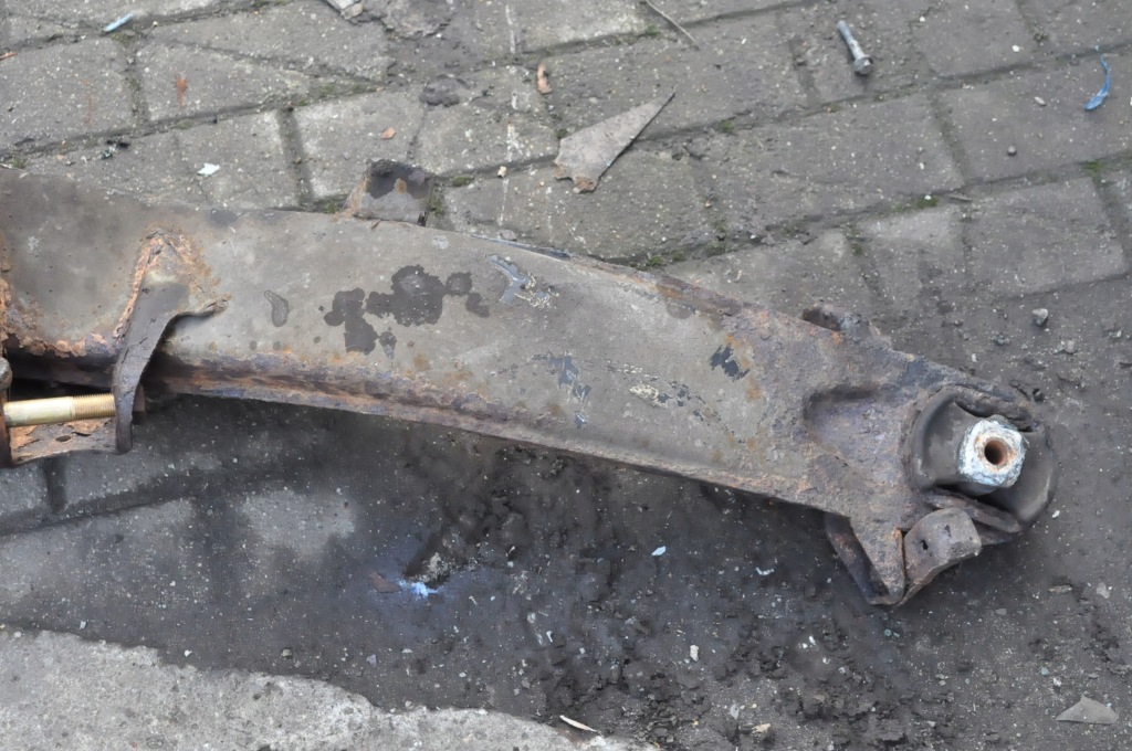 Mercedes w123 230e sedan 2.3 8v 136km балка подрамник подвеска задний Доставка