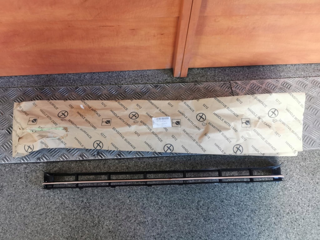 фото №1, Audi a8 d4 решітка радіатора решітка бампера перед 4h0807697