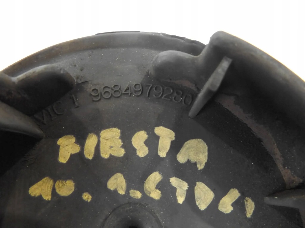 Fiesta mk7 1,6tdci захист колеса вала 9684979280 Доставка