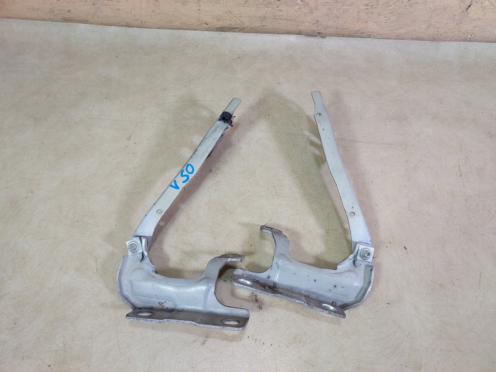 фото №1, Volvo v50 петля капот правый левый комплект