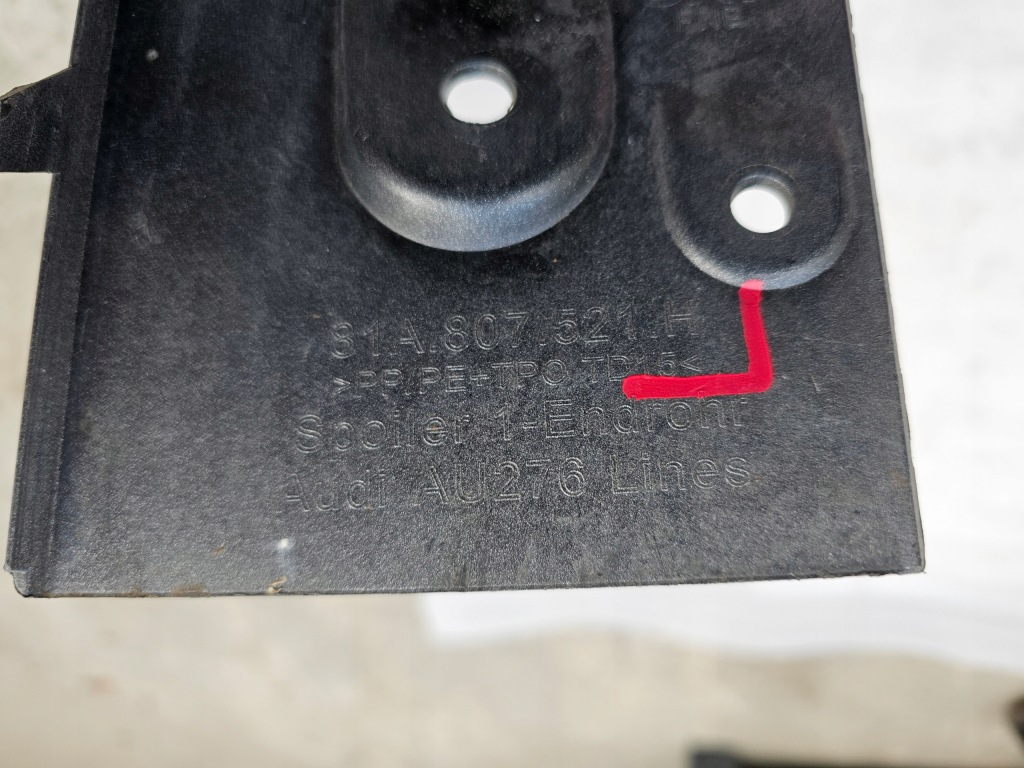 Audi q2 накладка спойлер бампера заднього задня 81a807521h Ціна