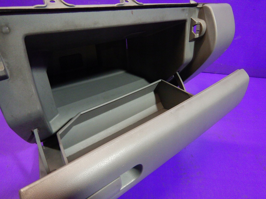 фото №4, Mazda 3 i bk 03-06 бардачок пассажира