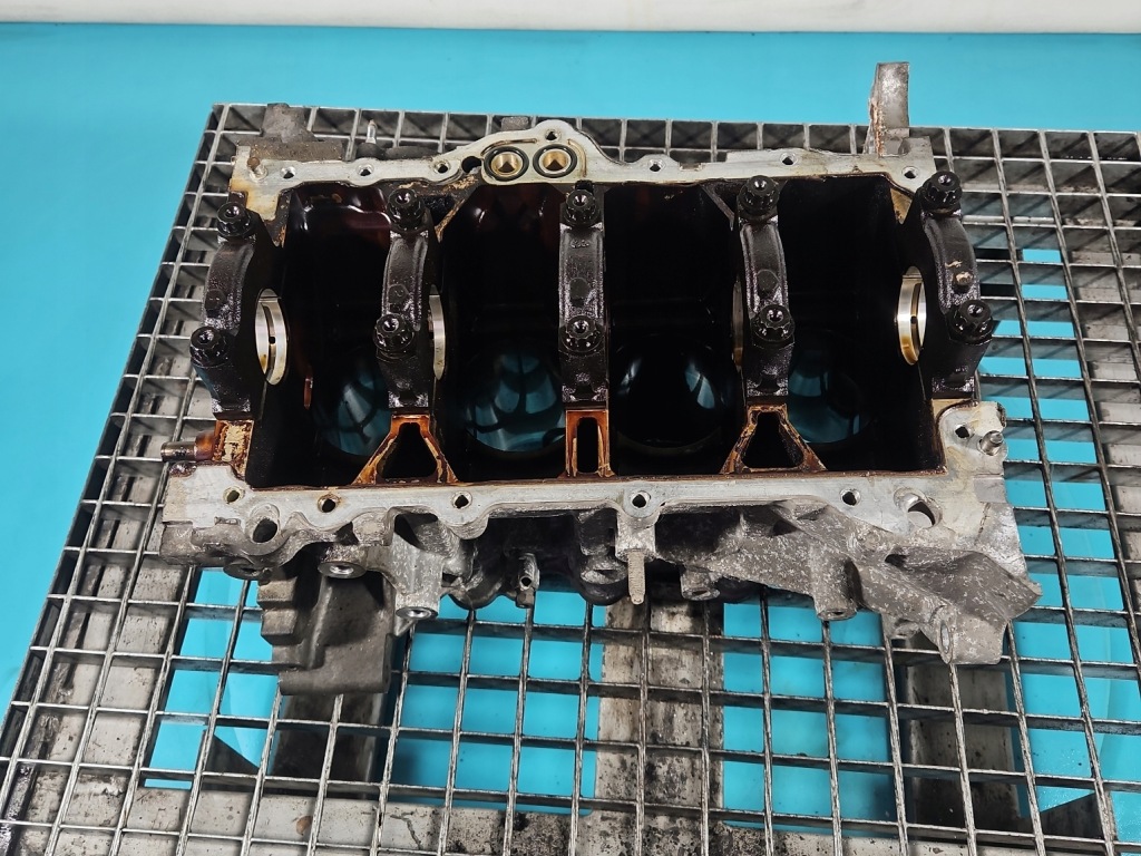 Блок двигателя голый toyota prius 2 xw20 03- 1nz 1.5 77km 2006r Оригинал