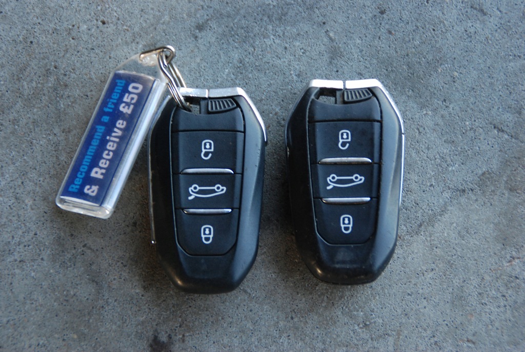 фото №1, Citroen c4 ii picasso ключ pilot 13-17