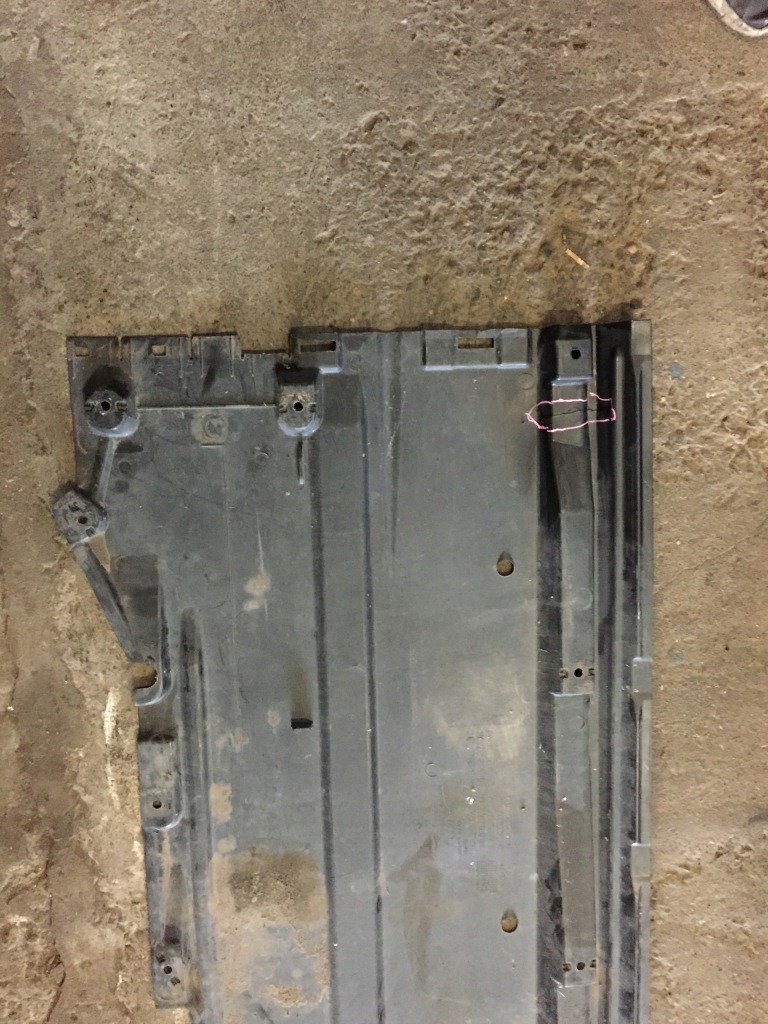 Audi a4 b8 a5 накладка плита пол подвеска левая Недорого