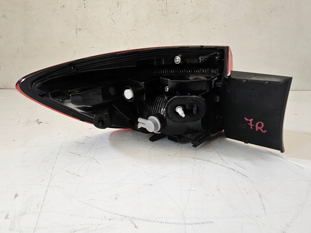 фото №7, Renault clio 5 v 19- лампа правая задняя 265509761r