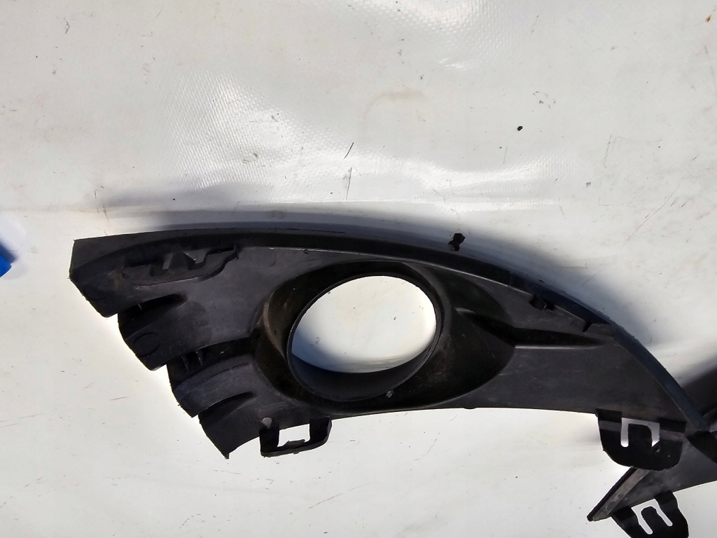 Решётка бампера левая правый  перед renault scenic 2 рестайлинг  2006-2009 в Украине