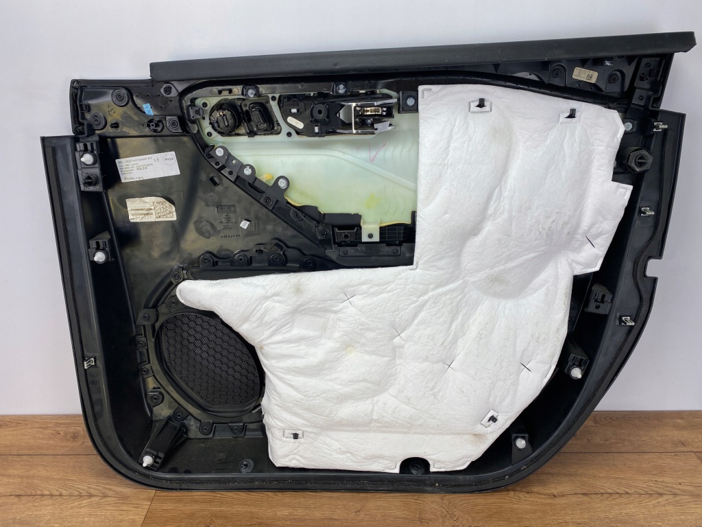 Обшивка двері лівий перед ford explorer vi 2020+ америка в Україні
