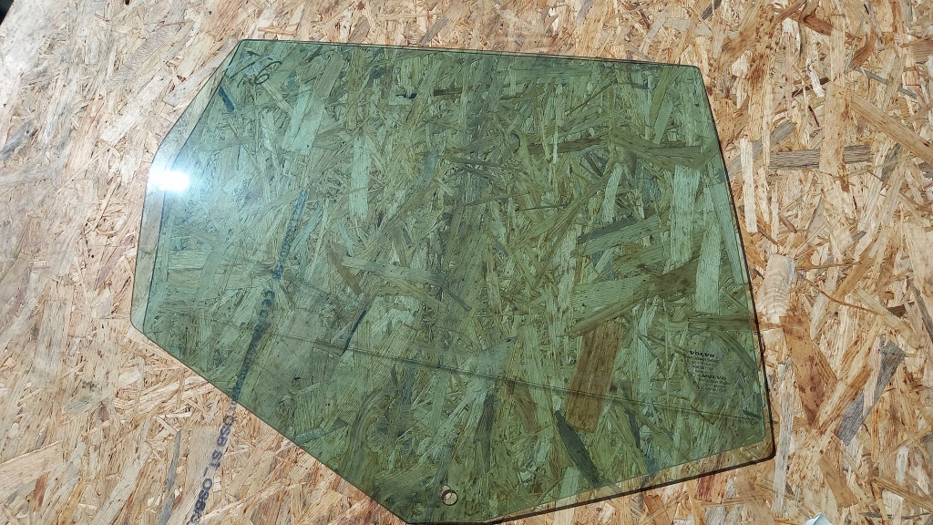 фото №1, Стекло правый задняя volvo s60 11r e000186