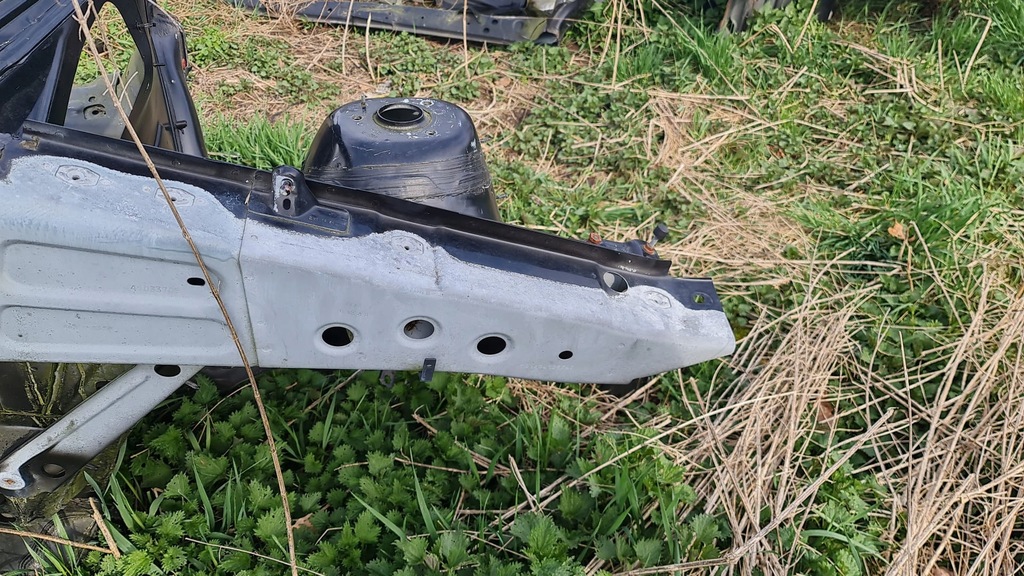 фото №1, Mercedes ml gl w164 чверть cięta za чашка правий перед права передня