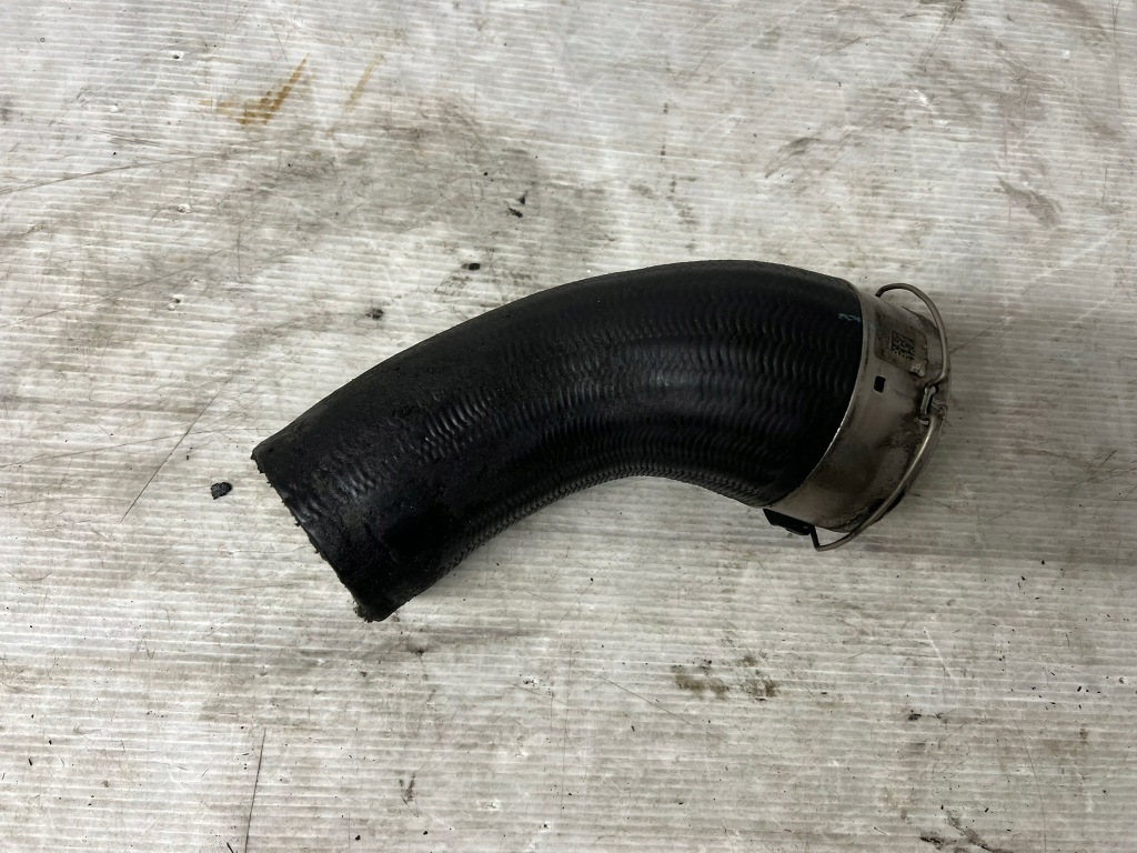 Купить Volvo v40 пабтрубок  труба интеркулер 31657738