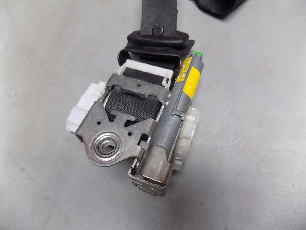 фото №3, Mercedes w204 pas безпеки правий перед