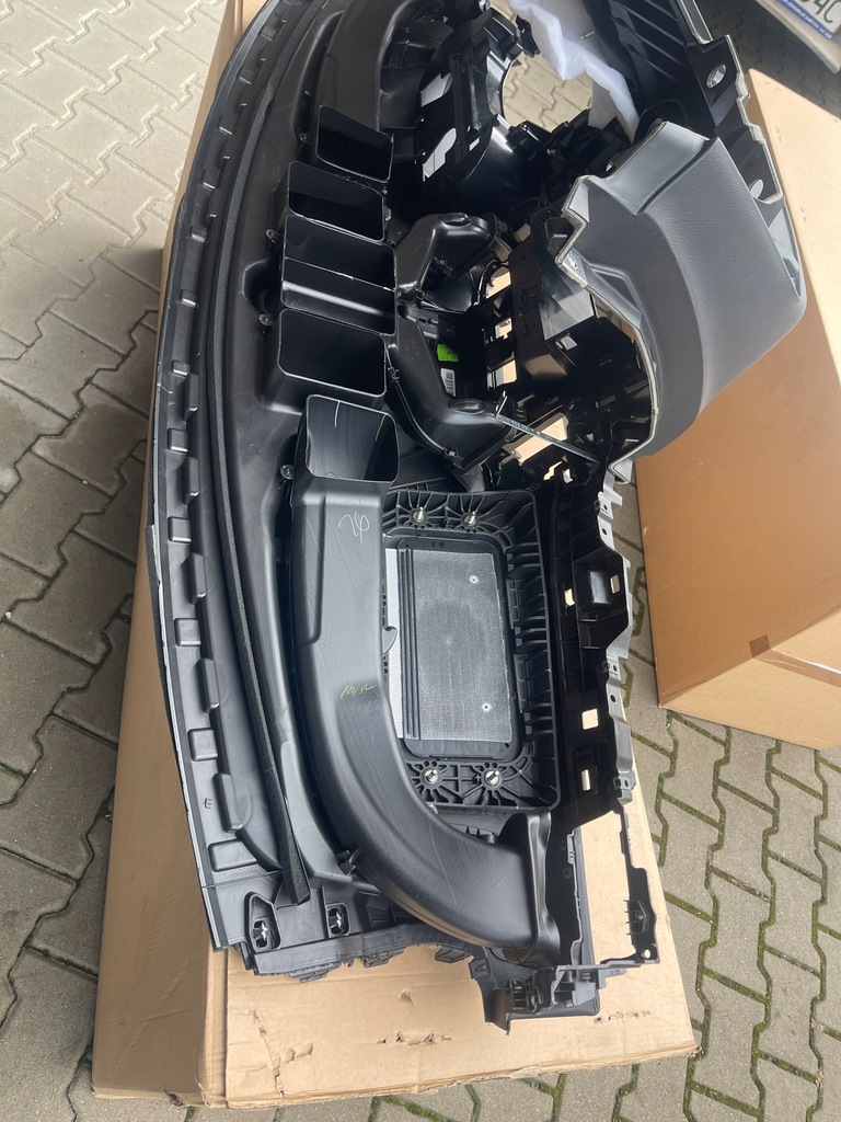 фото №11, Mercedes gl gle gls x166 a292 приборная панель приборная консоль amg nić czerwona