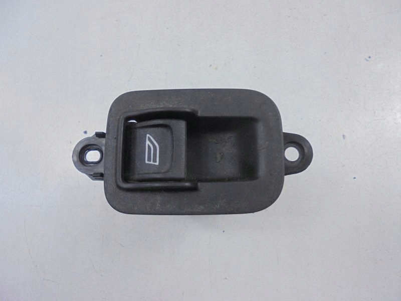 фото №1, Volvo v50 выключатель стекло задняя левый 30773217