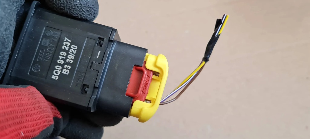 фото №6, S3 8y a3 переключатель кнопка подушка безопасности штекер 5q0919237 a4 b9 a5 8w q5