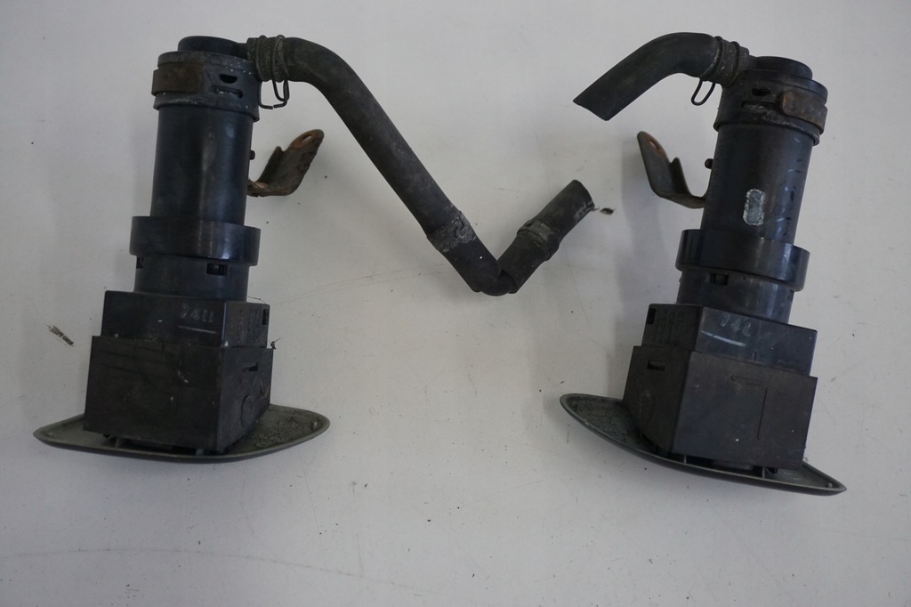 фото №3, Mazda rx-8 rx8 омивачі лампа ксенон насадка заглушка nr.124