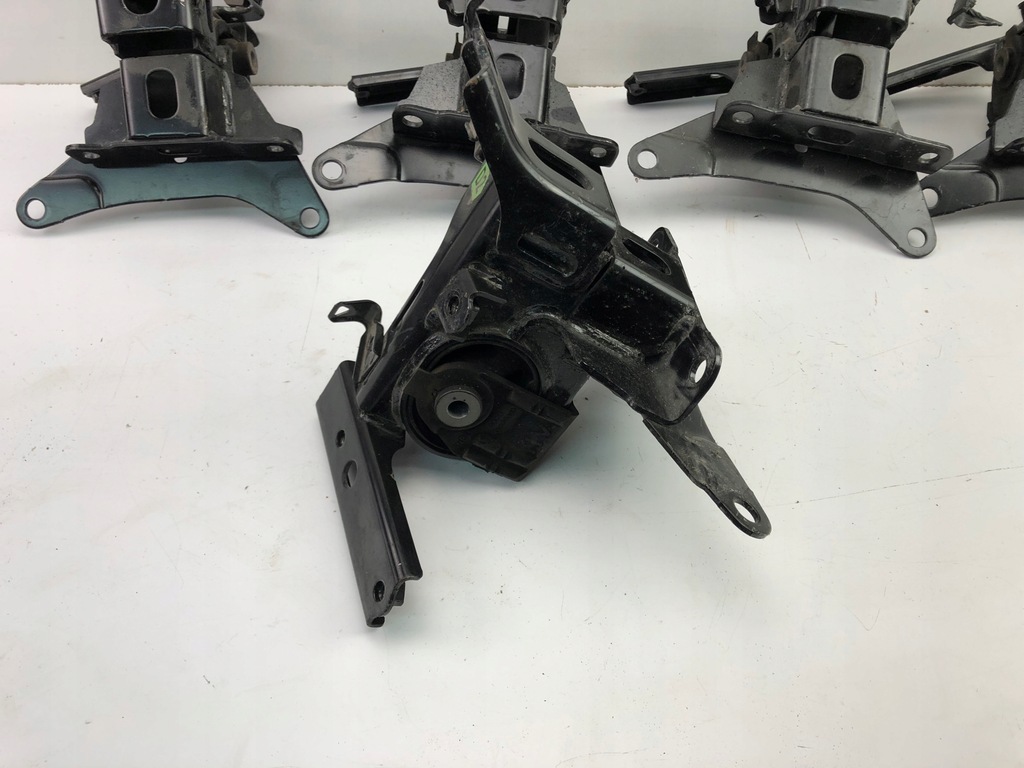 фото №12, Toyota yaris iii кронштейн подушка двигателя d2