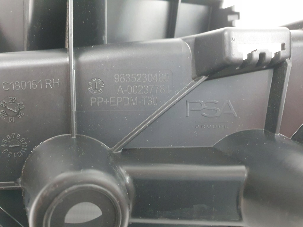 фото №9, Opel mokka b ii 2020 - напрямна кронштейн бампера задня правий 9835230480