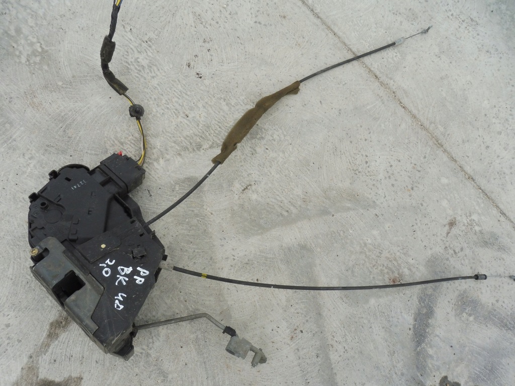 фото №1, Mazda 3 bk sedan замок правый перед