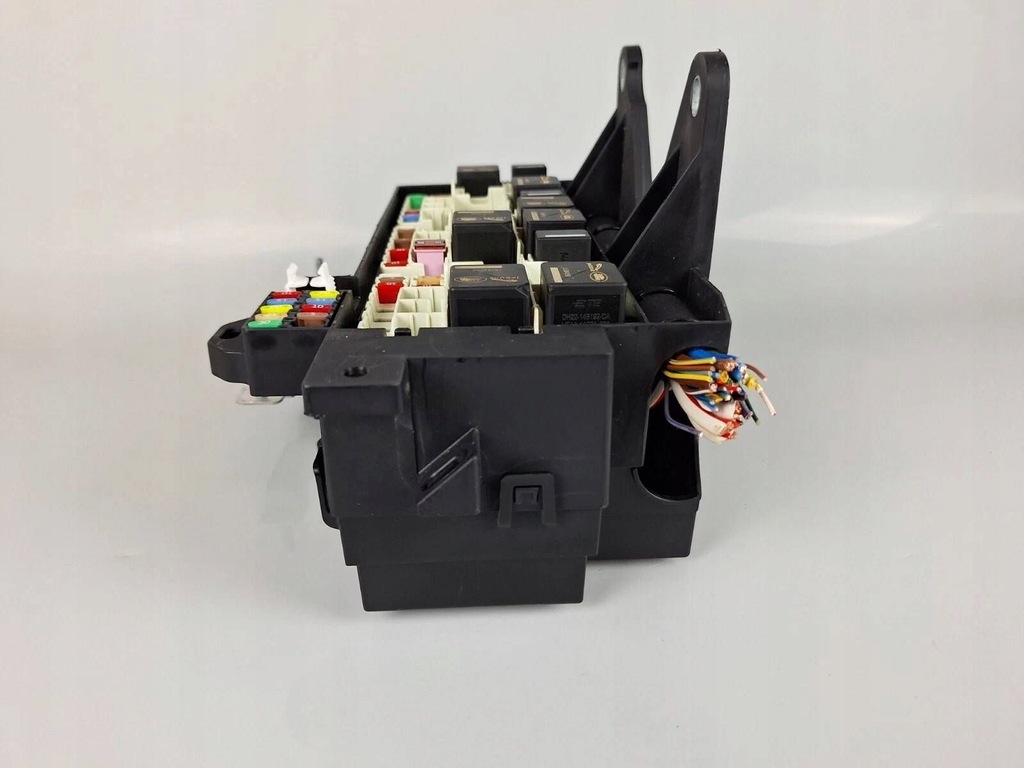 фото №9, Jaguar xe 2016 рамка / модуль предохранителей