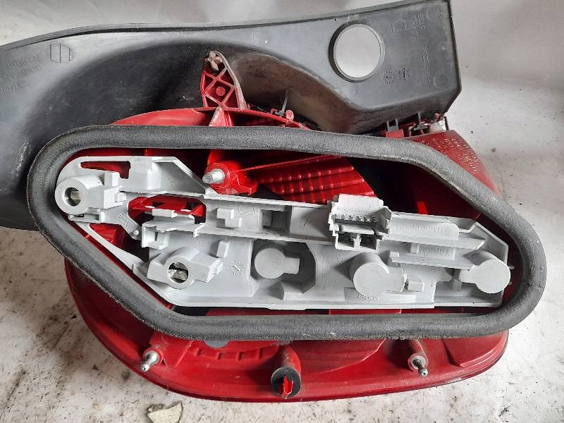 фото №4, Лампа права задня renault modus