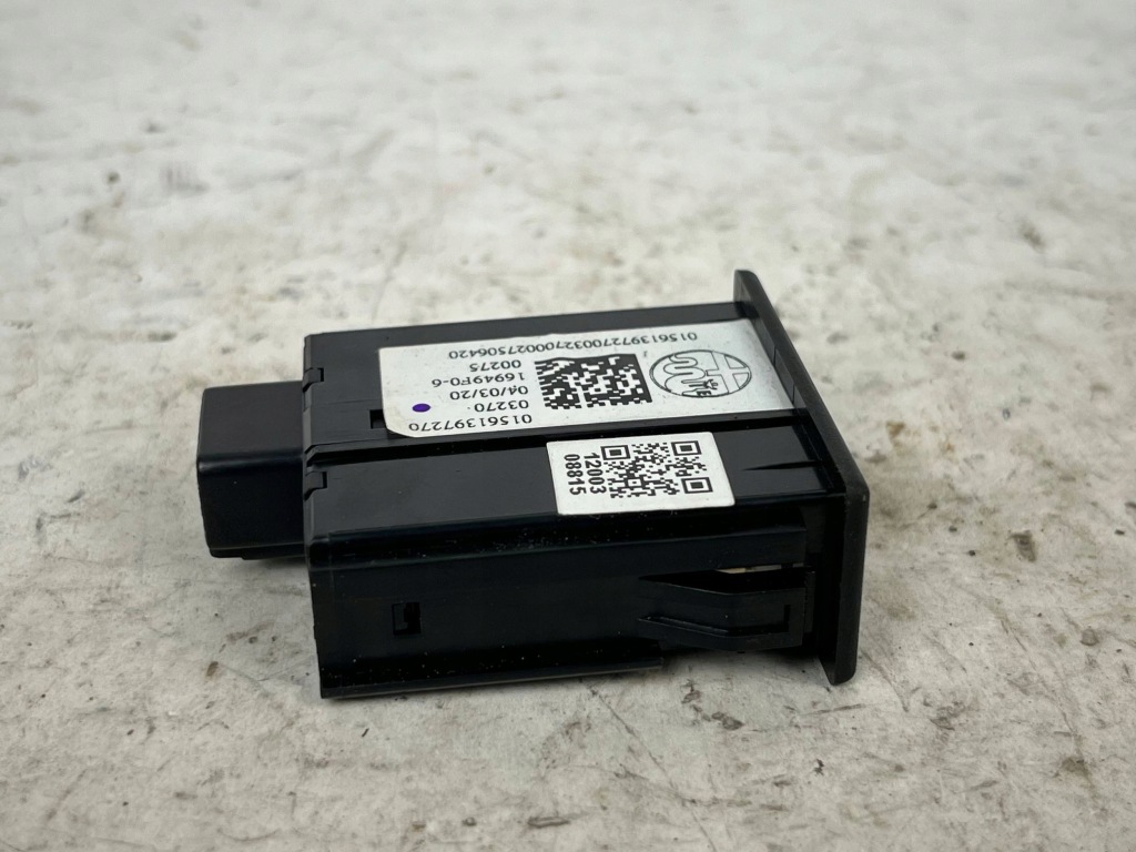 Роз'єм usb alfa romeo stelvio 01561397270 Ціна