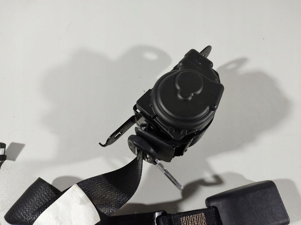 фото №7, Lexus is300h 13r pas безопасности задняя средний