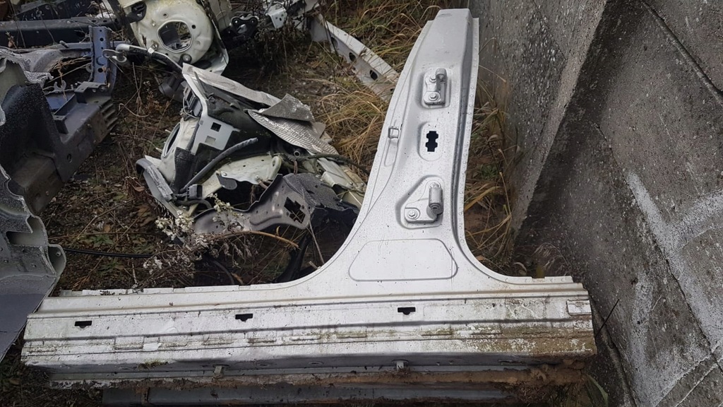 фото №1, Левый порог с стойка четверть w176