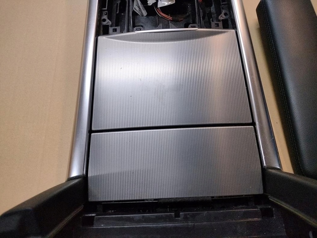 фото №6, Подлокотник туннель mercedes w212 lift kombi czarna derma