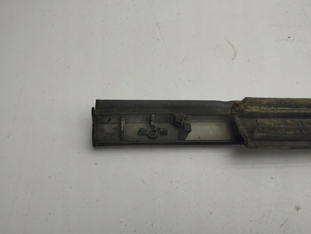 фото №7, Chrysler town & country v 2008 молдинг прокладка стекло дверь передних