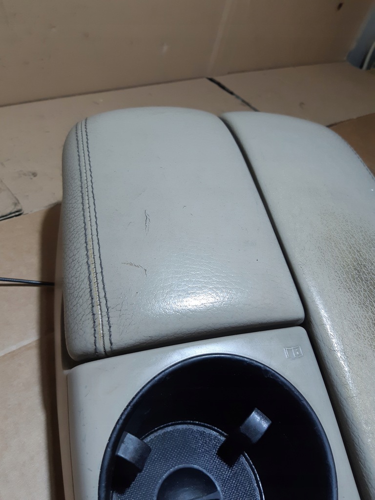 фото №7, Audi q7 4l подлокотник перед кожа кружки 4l0971178