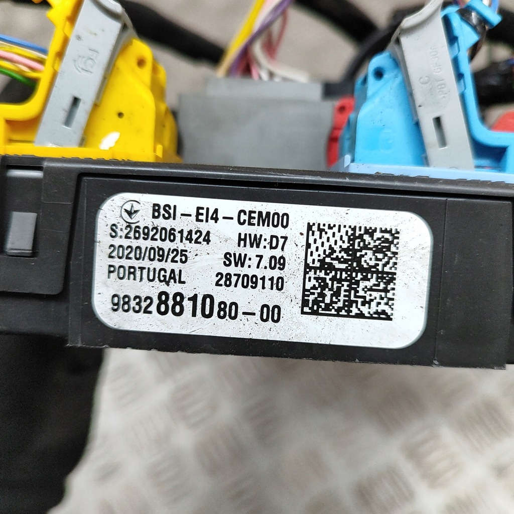 фото №6, Peugeot 2008 ii 2020 рамка / модуль предохранителей