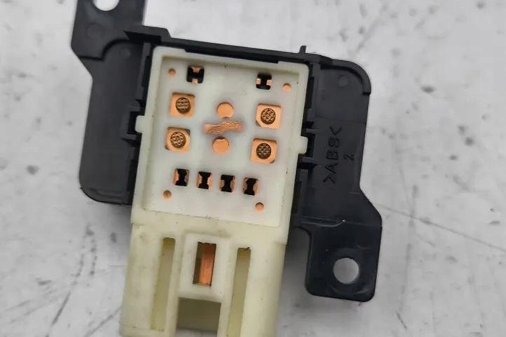 фото №7, Кнопки регулировки правого сиденье lexus is c gse2_ 8407053030 2.2l