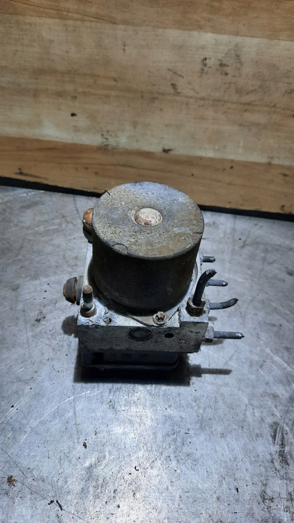 фото №1, Насос abs toyota avensis t25 1.8b 03r