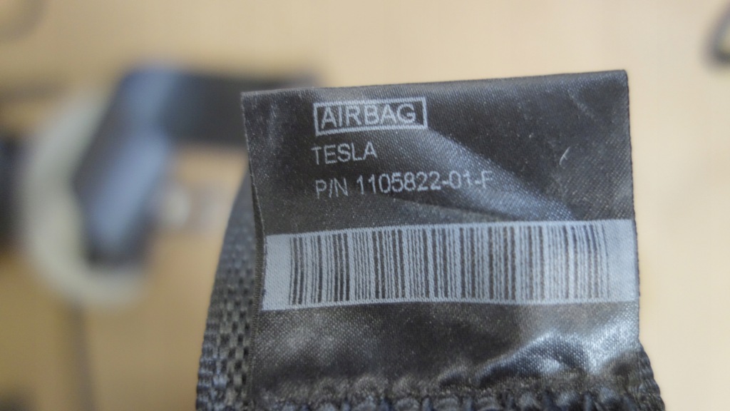 Pas безпеки tesla 3 iii правий перед в Україні