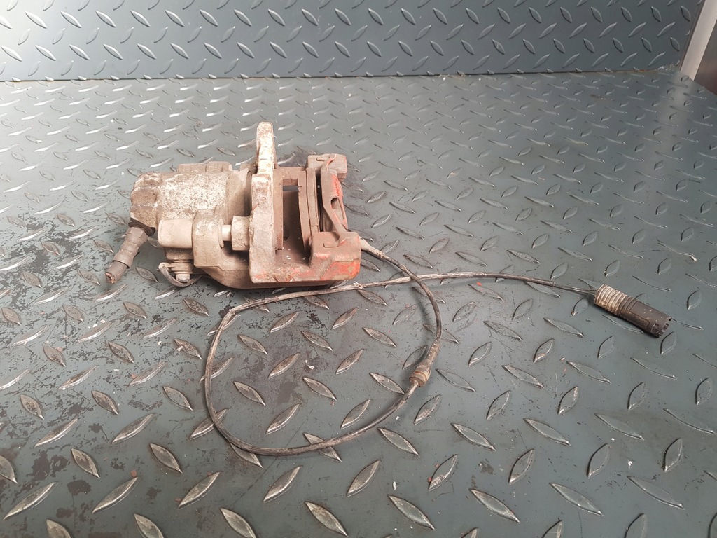 фото №7, Супорт гальмівний скоба гальмівні колодки kpl правий задня bmw e39 525d m57