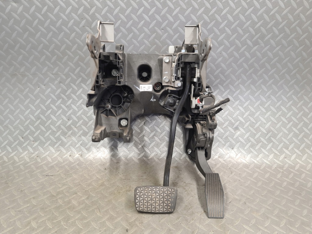 Купити Педалі педаль газу гальма автоматична коробка передач insignia a 23335259 європа комплект