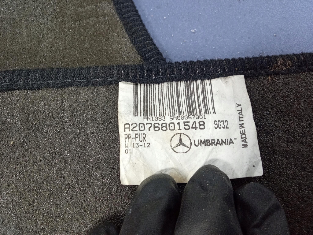 Купить Mercedes c w204 рестайлинг  коврики оригинальные комплект обшивка a2076801548