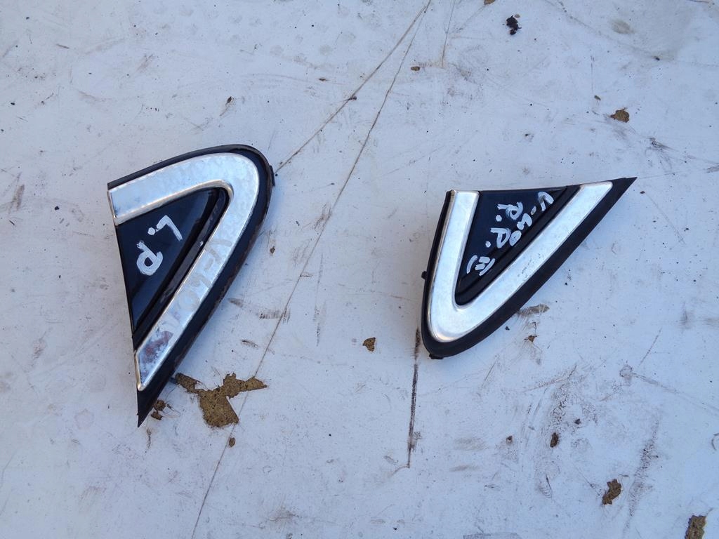 фото №1, Заглушка крыла правый перед volvo v40 ii