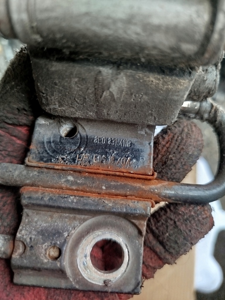 фото №4, Петля дверь левый перед audi a3 8p 8e0831411b