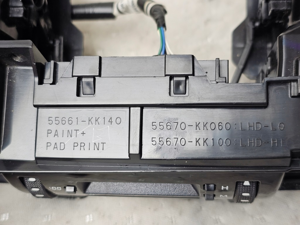 фото №8, Решітка обдув впуск середній консолі панелі toyota hilux viii